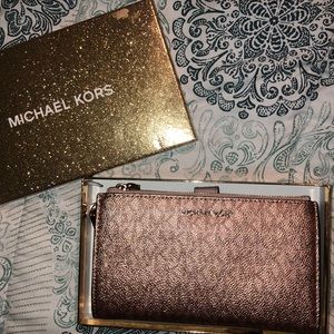 ROSE GOLD NWT MICHAEL KORS WRISTLET/WALLET